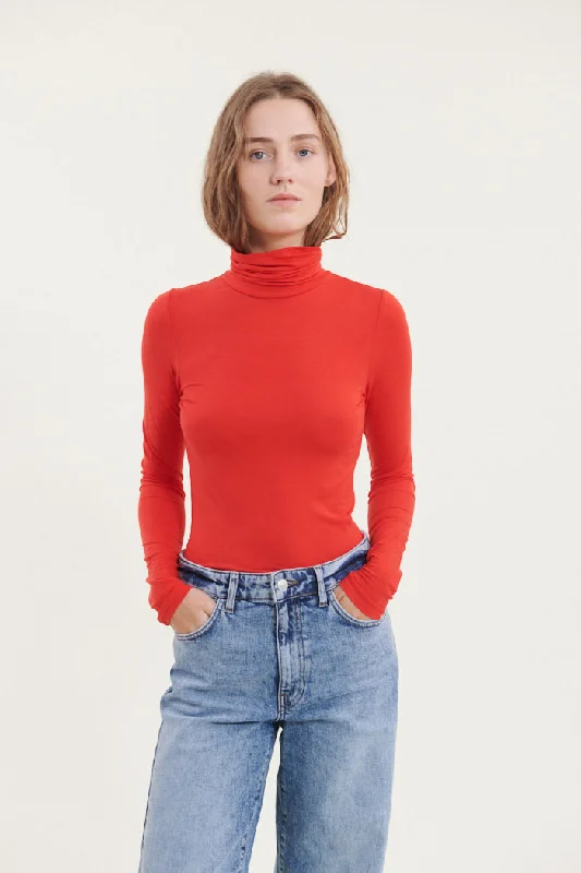 Joline T-Neck - High Risk Red